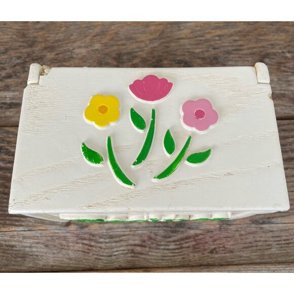 VIntage 1970s Faux white Wood Floral Recipe Box with Recipes Retro - Picture 4 of 10
